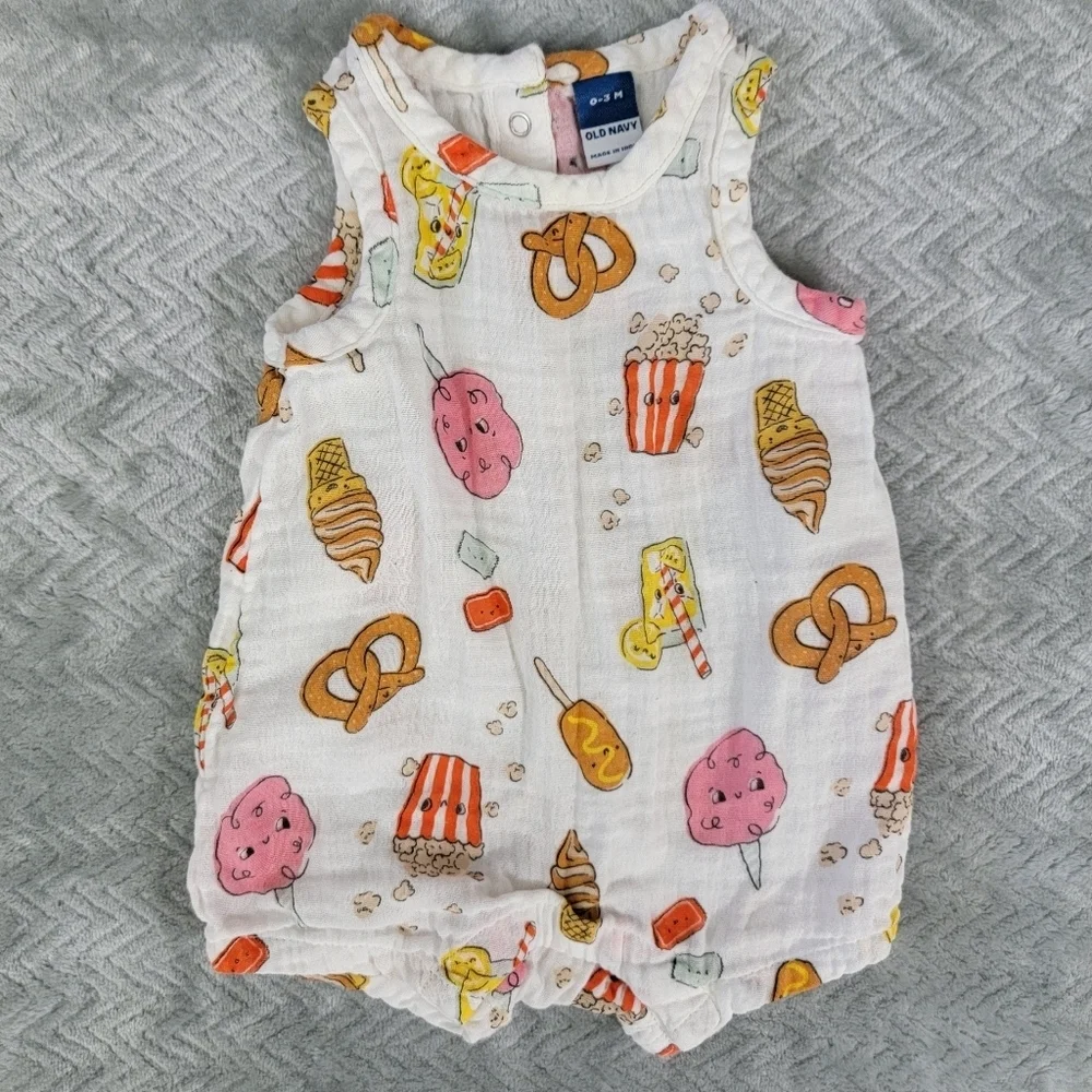 Lot Of 11 Baby Girl Outfits Shirts Pants 1 Piece Hats Gerber Carters 0-3 Months